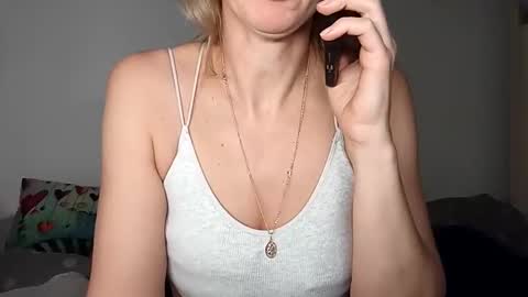 Snapshot of sexualangel chatting on April 2026 11:04:02 AM Verona online show from April 2026 11:04:02 AM