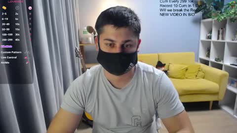 Snapshot of sexxxdickbig chatting on May 2026 08:27:02 PM Tommy online show from May 2026 08:27:02 PM