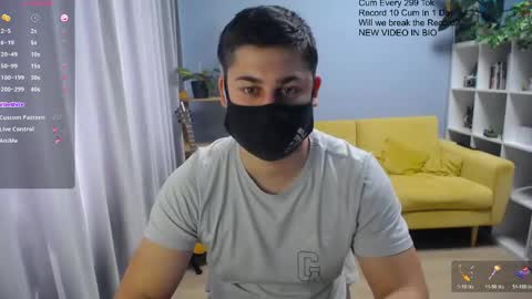Snapshot of sexxxdickbig chatting on May 2026 07:24:02 AM Tommy online show from May 2026 07:24:02 AM