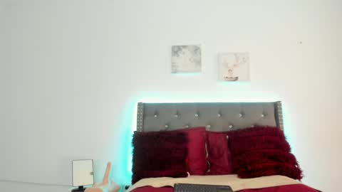 Snapshot of sexy_3512 chatting on December 2024 07:57:01 PM LUXURY online show from December 2024 07:57:01 PM