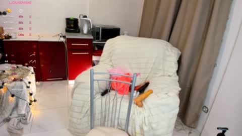 Snapshot of sexy__nimph chatting on December 2024 08:18:01 PM Alice online show from December 2024 08:18:01 PM