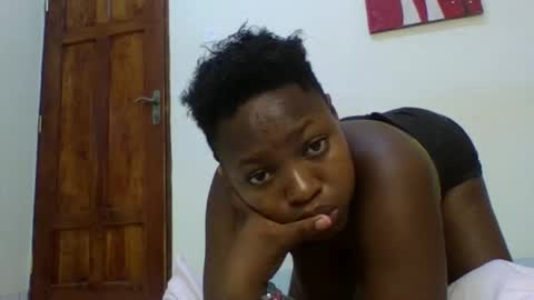 sexy_apple2 online show from October 2025 09:35:02 PM