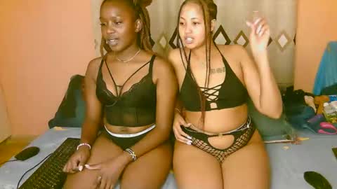 Snapshot of sexy_bluegirl chatting on September 2025 07:37:02 PM sexy_bluegirl online show from September 2025 07:37:02 PM