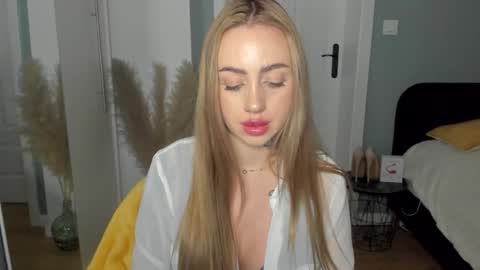 Snapshot of sexy_coralie chatting on April 2026 05:30:01 PM C o r a l i e online show from April 2026 05:30:01 PM