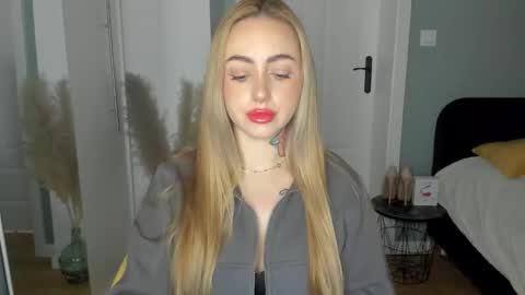 Snapshot of sexy_coralie chatting on May 2026 06:40:01 AM C o r a l i e online show from May 2026 06:40:01 AM