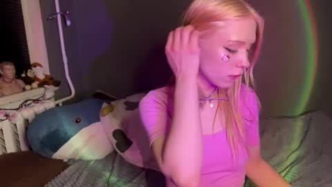 Snapshot of sexy_cute18 chatting on July 2026 01:05:02 AM Eva online show from July 2026 01:05:02 AM