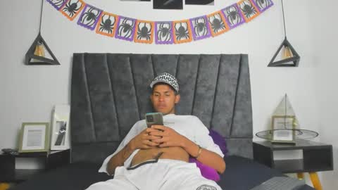 sexy_latin_cum online show from October 2025 01:03:01 AM