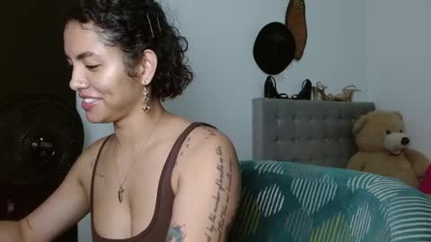 Snapshot of sexy_lia_latina chatting on June 2026 01:11:02 AM Celeste online show from June 2026 01:11:02 AM
