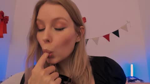 Ellie Mia online show from January 2025 07:49:02 PM