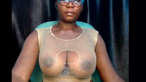 Snapshot of sexy_pearl12 chatting on March 2025 06:26:02 PM zoe online show from March 2025 06:26:02 PM