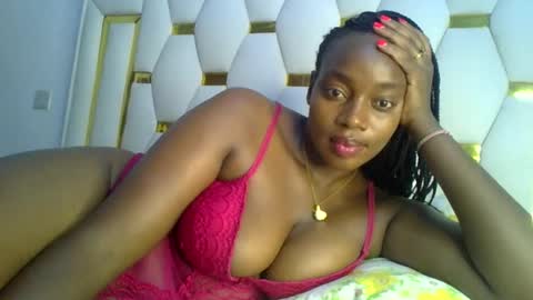 Snapshot of sexy_siera chatting on February 2025 07:36:01 PM laura online show from February 2025 07:36:01 PM