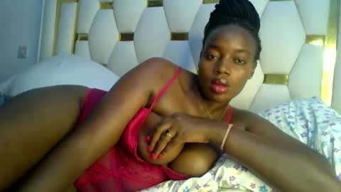 Snapshot of sexy_siera chatting on February 2025 06:28:01 AM laura online show from February 2025 06:28:01 AM