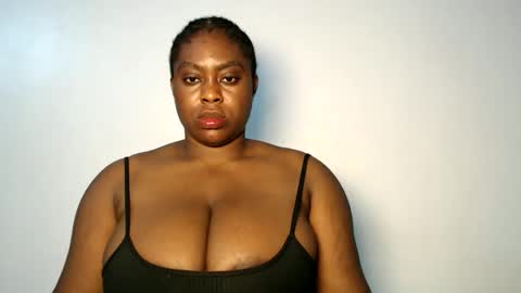 Luna online show from October 2025 10:22:02 PM