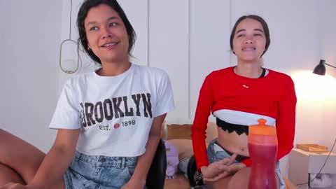 Snapshot of sexychanell_18 chatting on February 2025 12:50:01 PM chanell and yina online show from February 2025 12:50:01 PM