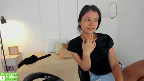 Snapshot of sexychanell_18 chatting on February 2025 03:54:02 PM chanell and yina online show from February 2025 03:54:02 PM