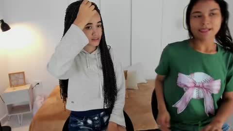 Snapshot of sexychanell_18 chatting on February 2025 12:55:02 PM chanell and yina online show from February 2025 12:55:02 PM