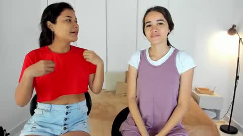 Snapshot of sexychanell_18 chatting on March 2025 12:44:02 PM chanell and yina online show from March 2025 12:44:02 PM