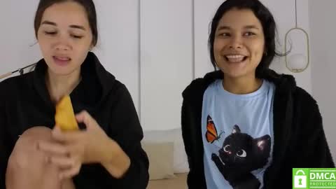 Snapshot of sexychanell_18 chatting on November 2025 01:22:01 PM chanell and yina online show from November 2025 01:22:01 PM