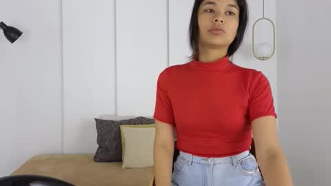 Snapshot of sexychanell_18 chatting on December 2025 01:48:01 PM chanell and yina online show from December 2025 01:48:01 PM