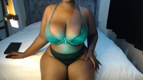 Snapshot of sexychocco_ chatting on October 2025 06:37:01 AM sexychocco online show from October 2025 06:37:01 AM