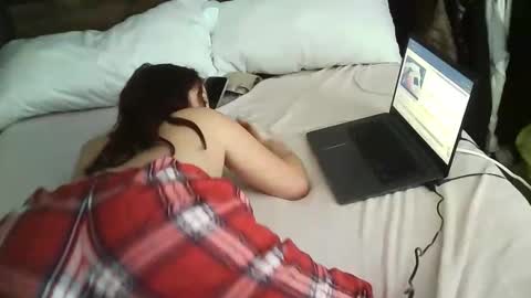 Sexycoochie online show from November 2025 06:35:01 PM