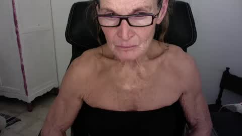 Snapshot of sexyfit58 chatting on December 2024 12:34:02 AM SexyFit58 online show from December 2024 12:34:02 AM