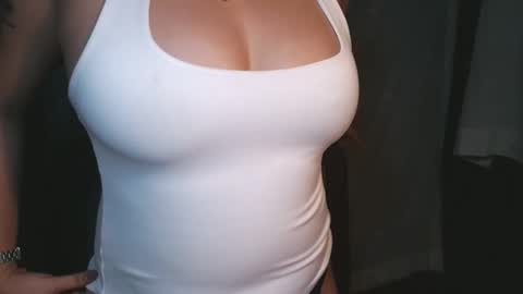 Snapshot of sexyheartyy chatting on April 2026 05:40:01 PM Heart online show from April 2026 05:40:01 PM