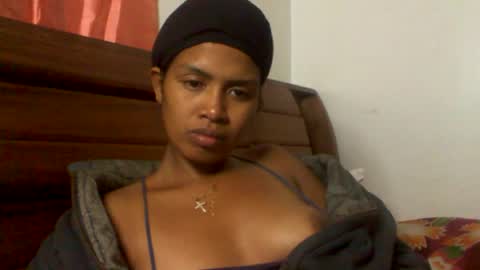 sexylarra12 online show from June 2026 05:25:01 PM
