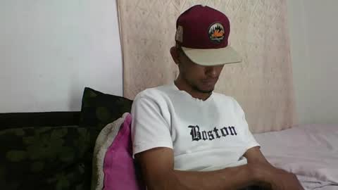 Snapshot of sexyleon69 chatting on April 2026 04:02:02 AM Sexy leon online show from April 2026 04:02:02 AM