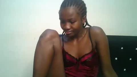 Snapshot of sexylina25 chatting on April 2026 05:43:02 PM sexylina25 online show from April 2026 05:43:02 PM