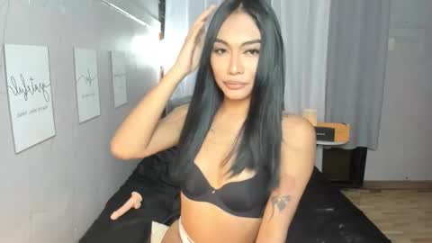 maxine online show from October 2025 05:13:01 AM