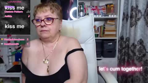 Snapshot of sexylynette4u chatting on January 2025 08:13:01 AM sexylynette4u online show from January 2025 08:13:01 AM