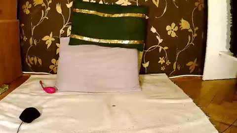 Snapshot of sexymayagold chatting on November 2025 07:03:01 PM Squirty Maya Gold online show from November 2025 07:03:01 PM