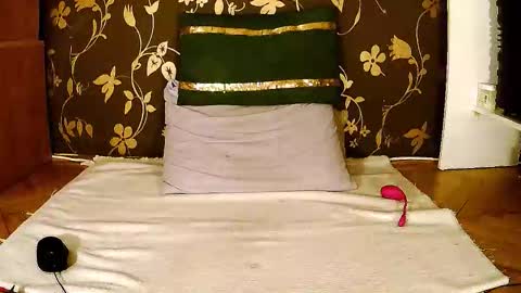 Snapshot of sexymayagold chatting on December 2025 02:09:02 AM Squirty Maya Gold online show from December 2025 02:09:02 AM