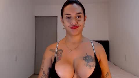 Snapshot of sexynatalia25 chatting on June 2026 08:20:02 PM Natalia Duran online show from June 2026 08:20:02 PM
