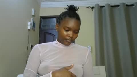 Snapshot of sexypetite_lee chatting on December 2024 05:48:02 AM Lee online show from December 2024 05:48:02 AM