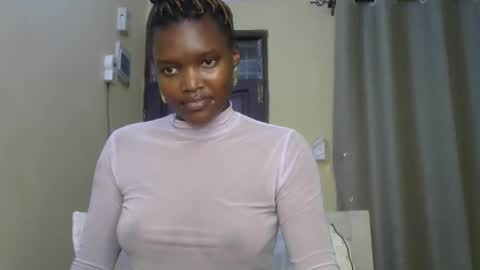 Snapshot of sexypetite_lee chatting on February 2025 12:01:02 PM Lee online show from February 2025 12:01:02 PM