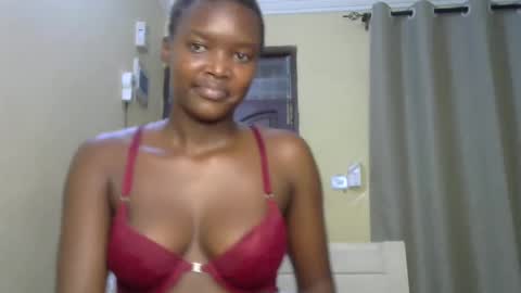 Snapshot of sexypetite_lee chatting on February 2025 01:27:01 PM Lee online show from February 2025 01:27:01 PM