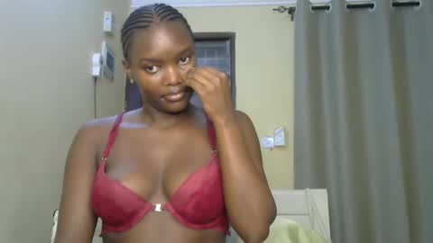 Snapshot of sexypetite_lee chatting on March 2025 12:17:01 PM Lee online show from March 2025 12:17:01 PM