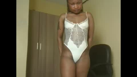 queenivy online show from November 2025 02:57:01 AM