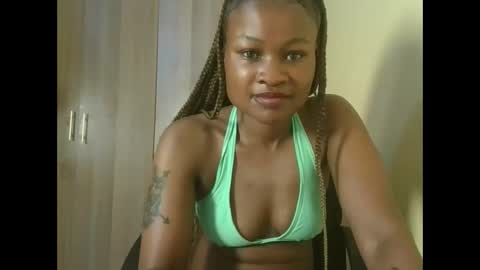 queenivy online show from November 2025 06:31:02 PM