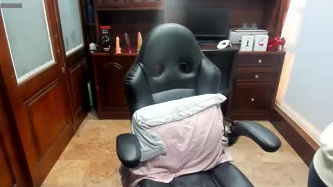 R A C H E L online show from November 2025 12:06:02 PM