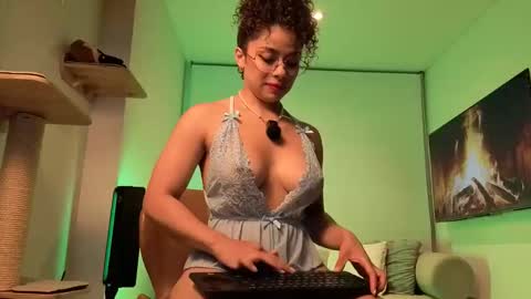 Snapshot of sexys_lave chatting on April 2026 09:45:01 AM Ivanna and Esteban online show from April 2026 09:45:01 AM