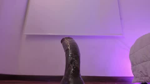Snapshot of sexyshantal_ chatting on March 2026 07:14:01 AM Sshanty online show from March 2026 07:14:01 AM