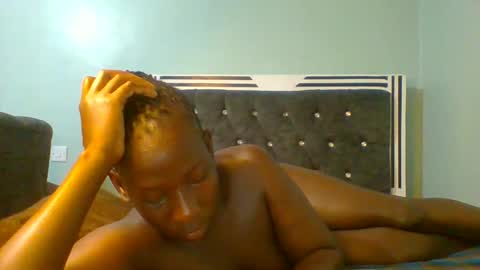 VIVIAN online show from February 2025 03:17:02 PM