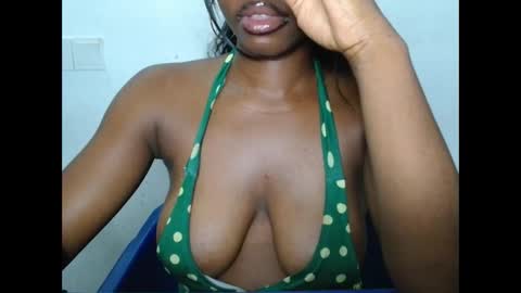 Snapshot of sexyxbunnyxx chatting on March 2026 12:15:01 AM Blue online show from March 2026 12:15:01 AM