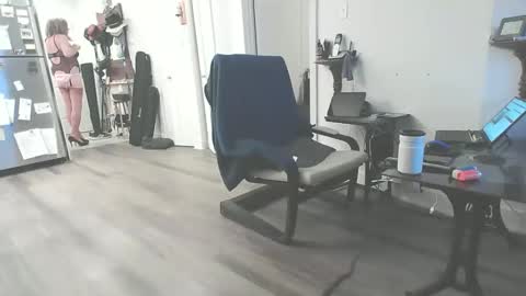 CD    Jeanne online show from December 2025 08:42:02 AM