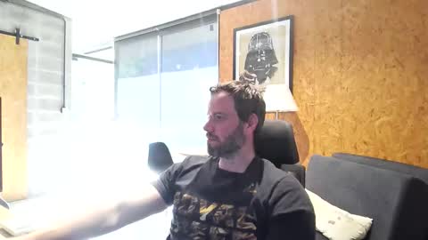 shad0w_hunter online show from February 2026 07:40:01 PM