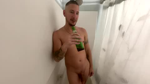 Snapshot of shaftyone4u chatting on January 2025 01:53:01 AM shaftyone4u online show from January 2025 01:53:01 AM