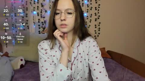 Snapshot of shalinamontana chatting on October 2025 03:34:01 PM Vivian online show from October 2025 03:34:01 PM